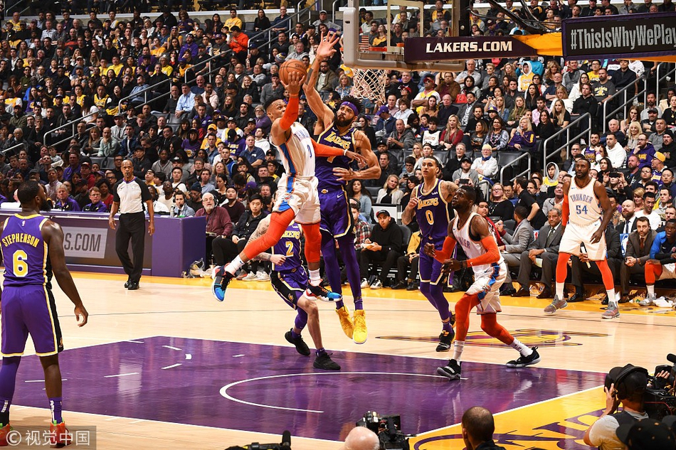 是她引以为 是她引以为