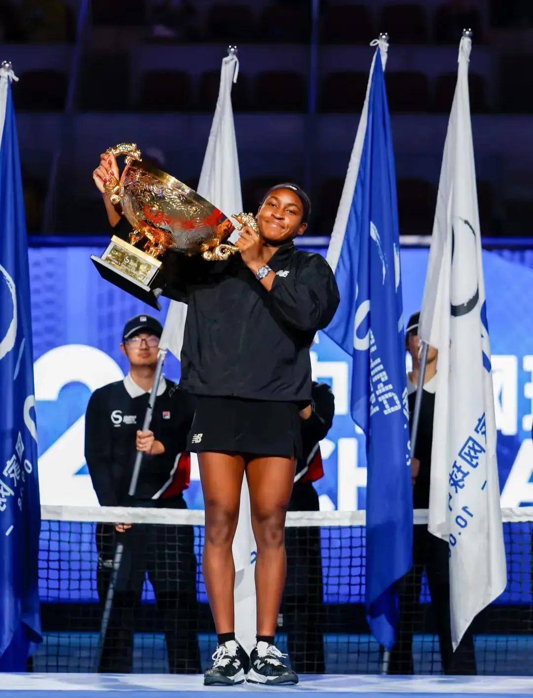 赌场防骗：识别“电子扑克机”在特定盈利峰值后的突然变脸。（赌场防骗指南：警惕电子扑克机在利润峰值后突然变脸）